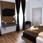 Grand Hotel *