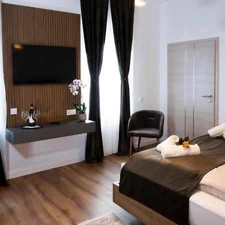 Grand Hotel *