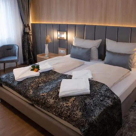 Grand Hotel *